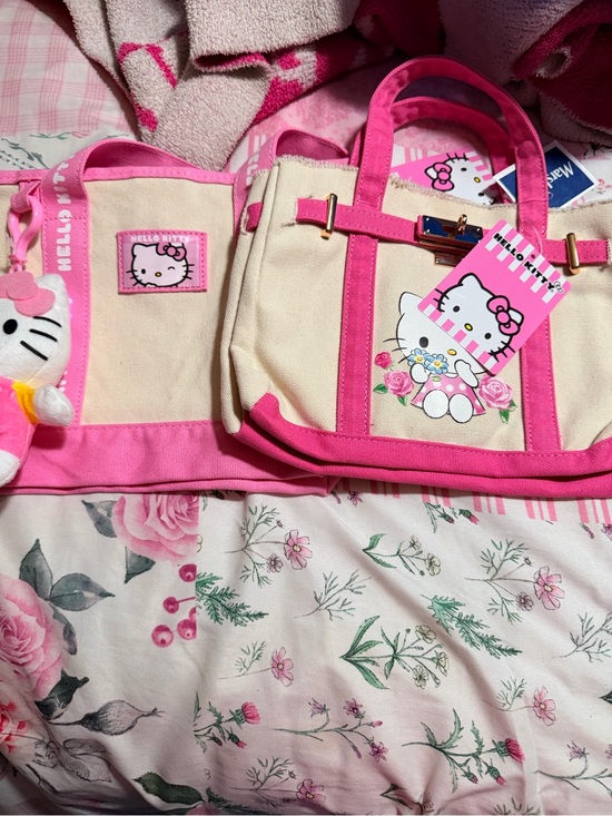 Hello Kitty Handbags - Hello Kitty Cream and Pink Canvas Tote Bag Duo